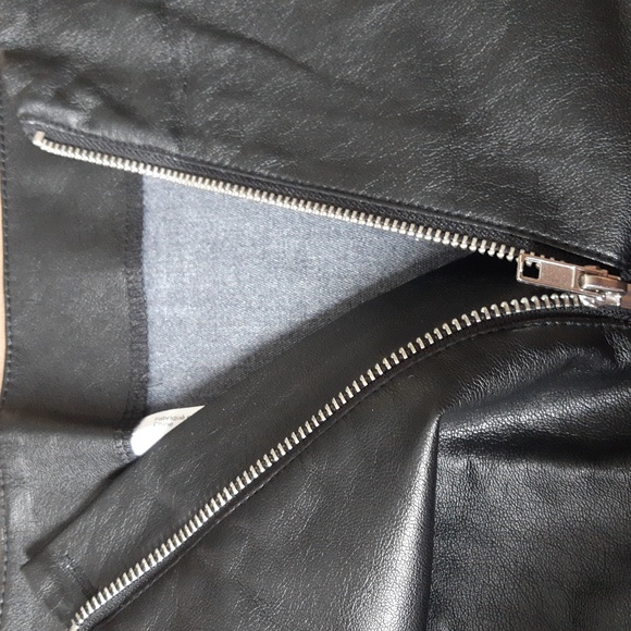 H&M Black Vegan Leather Mini Skirt - Picture 3 of 4